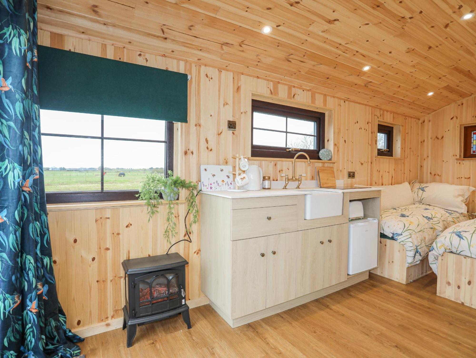 Tal Sarn Shepherd Hut Llanfairpwllgwyngyll Exterior photo